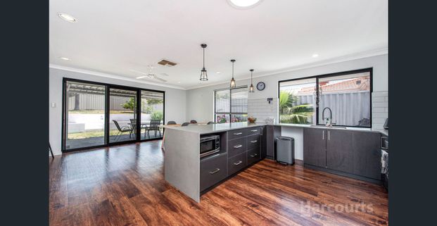 Space, Style and Modern Comforts - Photo 1