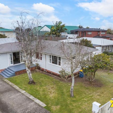 Located in the heart of Te Atatu Peninsula, this tidy 3-bedroom, 1-bathroom home offers comfortable living in a sought-after community. - Photo 5