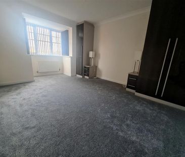 4 bedroom detached house to rent - Photo 3