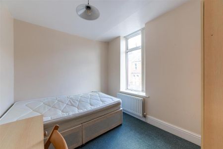 5 bedroom maisonette to rent - Photo 2