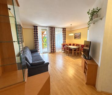 Traumhafte 4-Zimmer-Wohnung mit Eigengarten mit Blick auf das Stift... - Foto 2