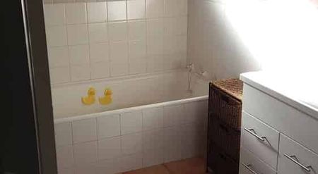 Dinsdale family home overlooking park - Photo 3