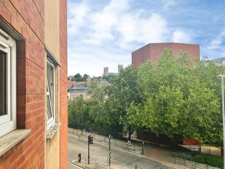 2 bedroom Apartment to let - Photo 5