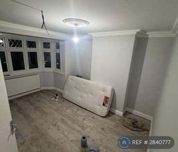 4 bedroom semi-detached house to rent - Photo 5