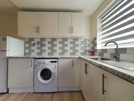 Riley Road, Enfield EN3, London - Photo 3