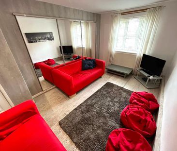1 bedroom in a house share to rent - Photo 3