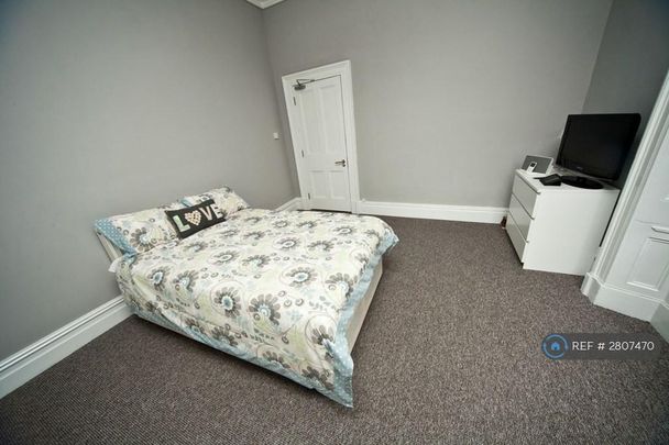 4 bedroom terraced house to rent - Photo 1