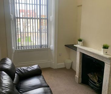 3 bedroom flat to rent - Photo 1
