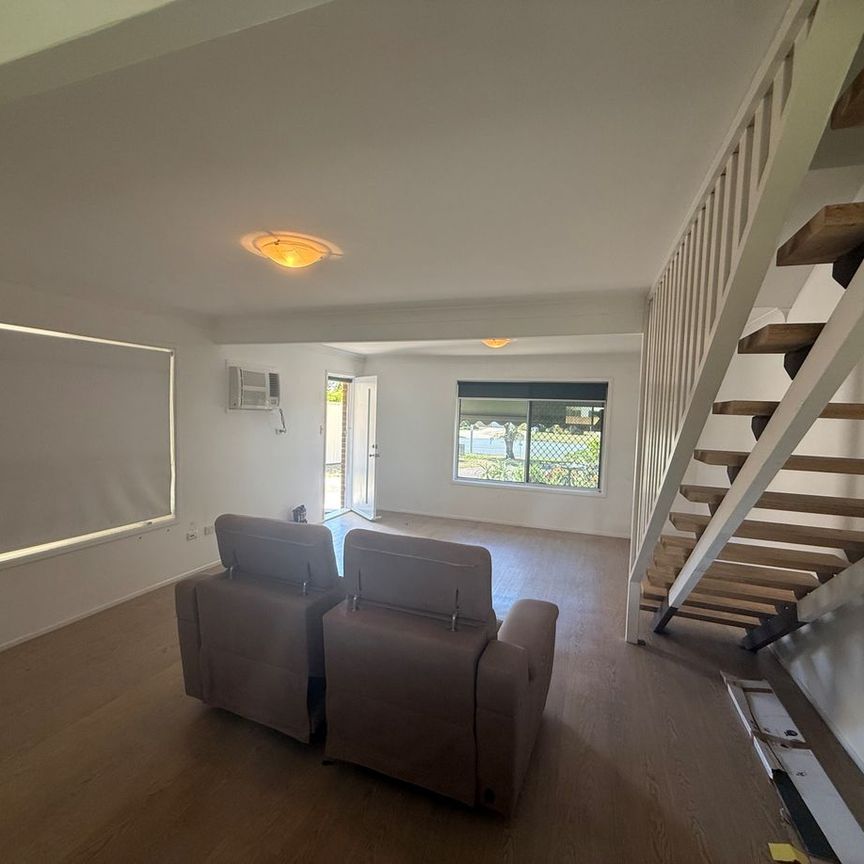 Comfortable Duplex in Quiet Culdesac - Excellent Neighbours, Easy Access to the Park & Loads of Storage - Photo 1