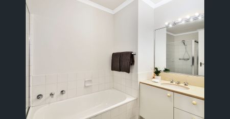 Rare house-sized apartment adjoining harbourside parklands - Photo 5