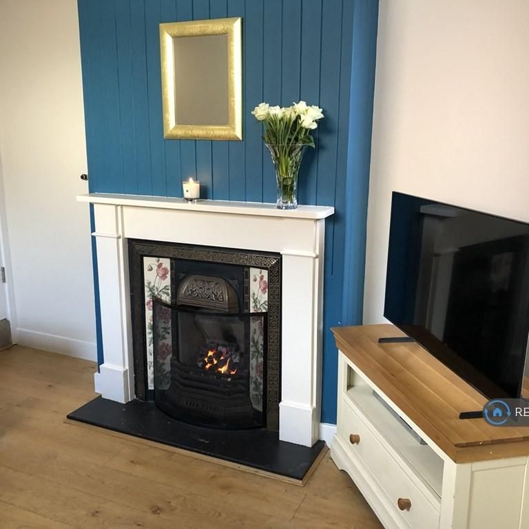 4 bedroom end of terrace house to rent - Photo 1