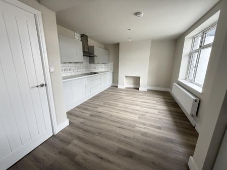 3 bedroom semi-detached house to rent - Photo 3