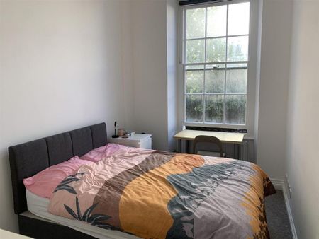 3 bedroom flat to rent - Photo 4