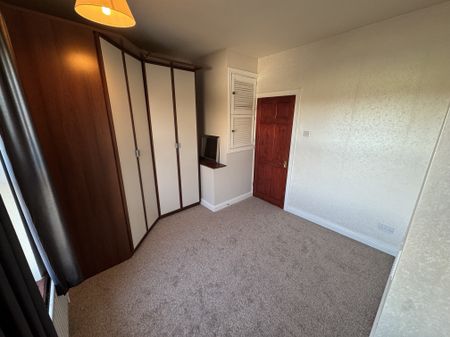 St. Johns Road, Sheffield, Laughton - Photo 3