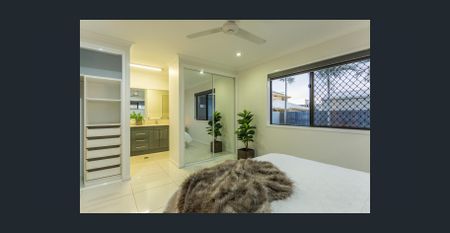 BEAUTIFUL LARGE HOME IN GLENELLA - Photo 4