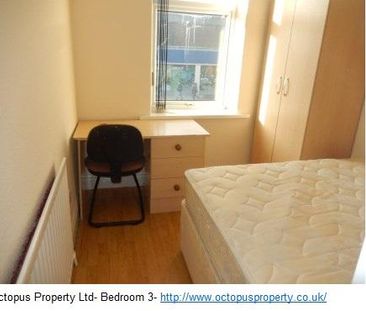 3 bedroom flat to rent - Photo 6