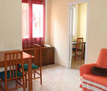 Single Bed in 2 rooms to rent in affordable 3 bedroom apartment clo... - Photo 1