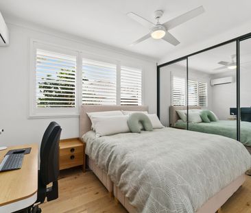 Stylishly Renovated Villa Just Footsteps To The Beach - Photo 6