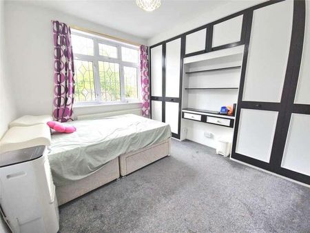 Westland Avenue, Hornchurch, RM11 - Photo 5