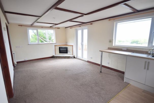 2 bedroom bungalow to rent - Photo 1