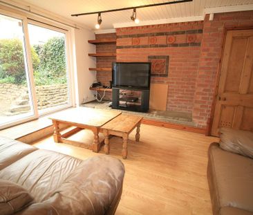 6 bedroom detached house to rent - Photo 2