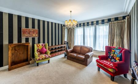 5 bedroom detached house to rent - Photo 3