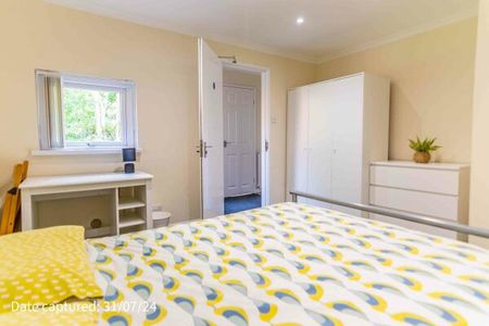 Halifax Court, 35 Peel Close, Heslington - Photo 3