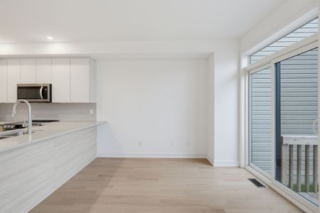 For Lease - 758 Horned Owl Avenue, Blossom Park - Airport and Area, Ontario - Photo 4