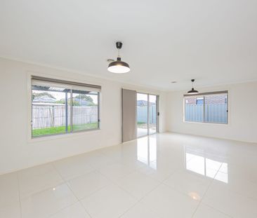 Impressive Family Home in Central Location - Photo 3