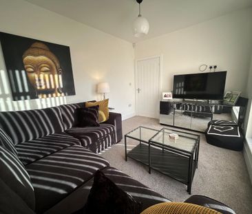 3 bedroom semi-detached house to rent - Photo 5
