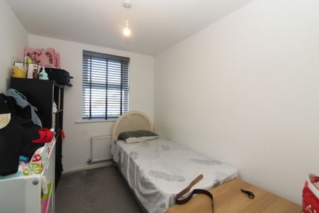 2 Bedroom Apartment - Photo 2