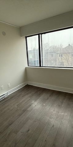 420 Parkdale Ave - Photo 1