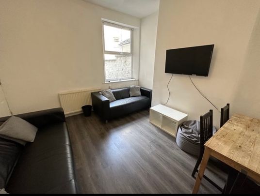 Room in a Shared House, Pembroke Street, M6 - Photo 1