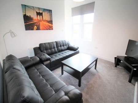 Kirkstall Lane (Room 1), Headingley , Leeds - Photo 3