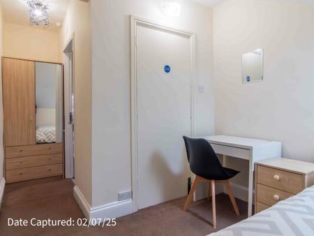 Room 10, 38 Heslington Road - Photo 3