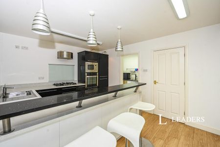 House to rent - Photo 5