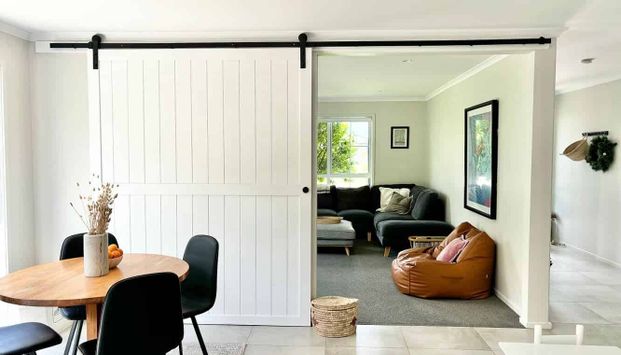 Modern family home on the best street! - Photo 1