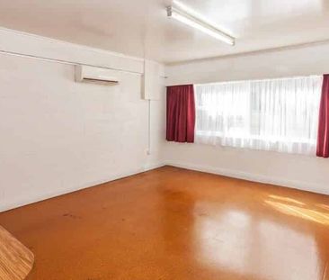 One Bedroom on Queenstown Road! - Photo 5