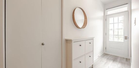 CHARMANT 5 ½ SEMI-MEUBLÉ À LOUER - Photo 2