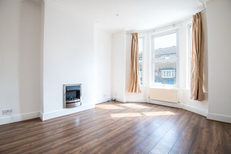 3 Bed Terraced House, Marmont Road, SE15 - Photo 2