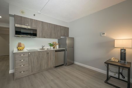 For Lease - 300 King Street Unit# 1 BEDROOM, London East, Ontario - Photo 2