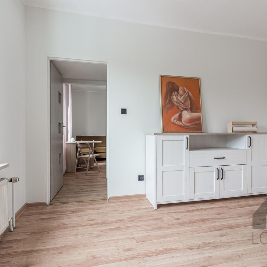 Wyposażone mieszkanie dwupokojowe na osiedlu Energetyków w Jaworznie do wynajęcia | Spacer 3D - Zdjęcie 1