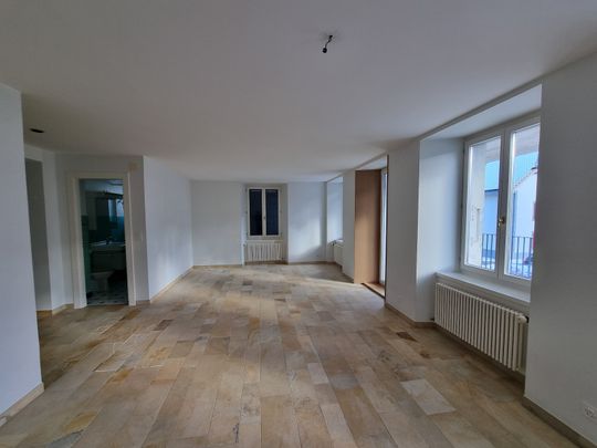 Appartement de 5 pièces au 1er étage avec balcon situé au centre du village - Photo 1