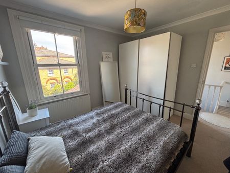 1 Bed Flat, Concanon Road, SW2 - Photo 2