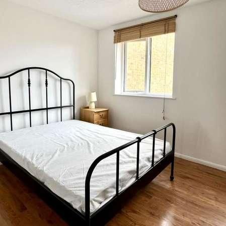 Burket Close, Southall, UB2 - Photo 1