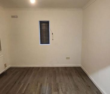 4 bedroom semi-detached house to rent - Photo 2