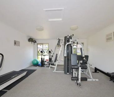 “SPACIOUS AND TIDY TOWNHOUSE” - Photo 3