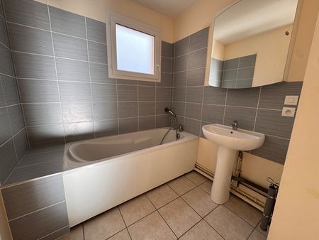 Location Appartement 5 pièces 106m² - Photo 4