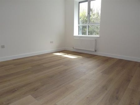 Simmonds View, Stoke Gifford, Bristol - Photo 4