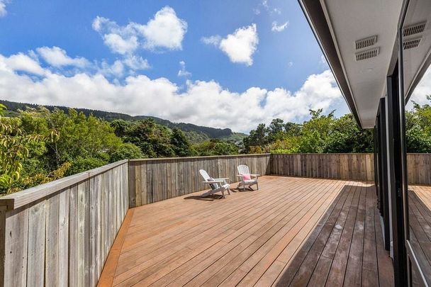 Modern 4BR Family Home in Tawa - Photo 1